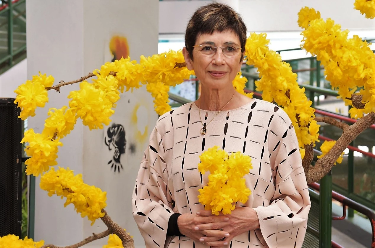 Pilar del Río em visita ao CEF Zilda Arns, em Brasília. A fotografia retrata Pilar, não o casal.